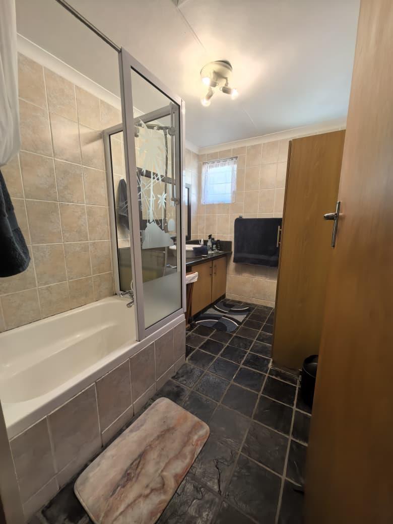 3 Bedroom Property for Sale in Fraaiuitsig Western Cape